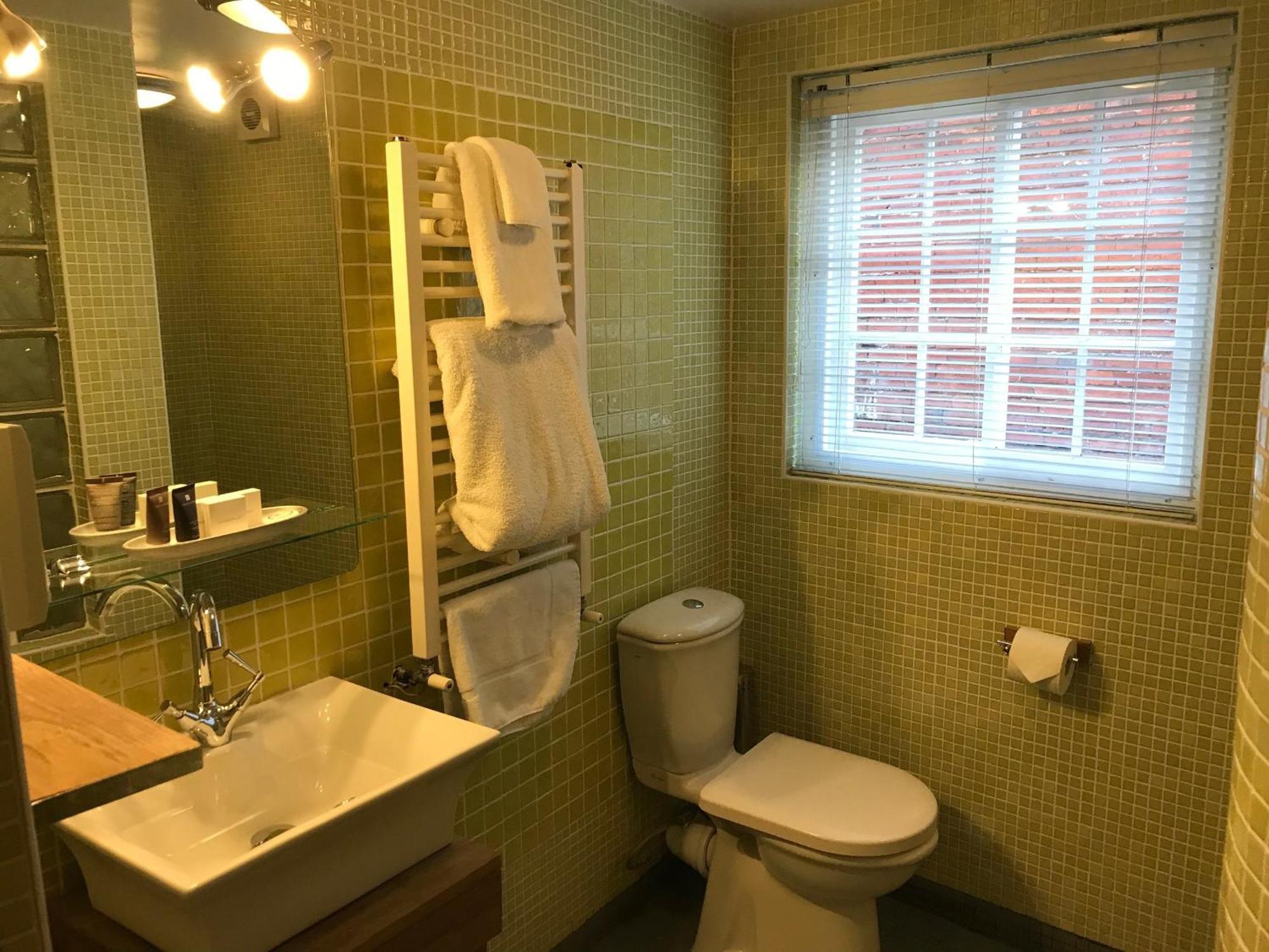 Sebastians Hotel Oswestry Room photo